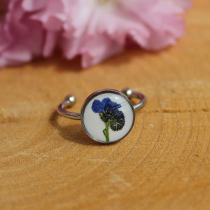 Srebrny pierścionek regulowany kwiaty z kwiatami kwiatem niezapominajki niezapominajkami niezapominajką suszone kwiaty żywica