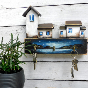 Drewniany wieszak na klucze, z malowanym pejzażem - Nad zatoką