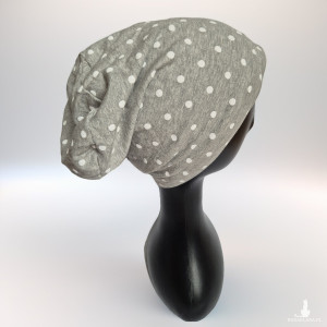 Czapka wiosenna w grochy