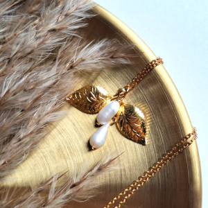 Naszyjnik z perłami złote liście