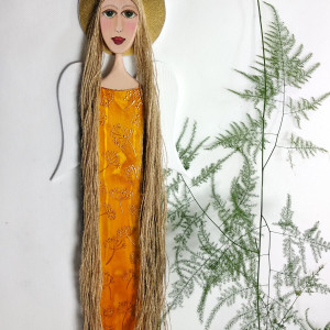 Dekoracyjny anioł z drewna. Prezent, ozdoba.