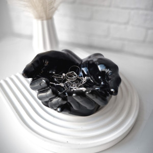 Podstawka pod biżuterię - dłonie