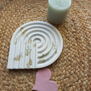 Podstawka na bizuterie  lub swieczke pod kubek itp.gips polimerowy