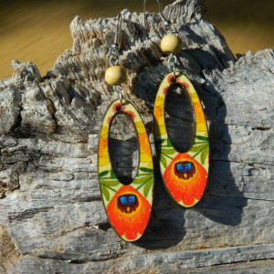 Kolczyki owalne z drewna z ludowymi łowickimi kwiatami na lato, prezent dla dziewczyny biżuteria etno z kwiatami, pomarańczowe żółte, folkowe Słowianki