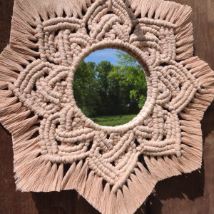 Beżowa mandala Boho z lusterkiem