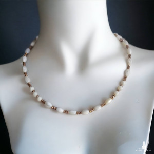 Naszyjnik z muszli i hematytów