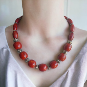 Naszyjnik z korala prasowanego