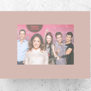 plakaty dla nastolatki, filmowe plakaty A4, plakaty z Violettą, małe plakaty z filmów, Violetta plakat A4, Violetta aktorzy plakat 21x30, Violetta poster A4, fajne plakaty z seriali