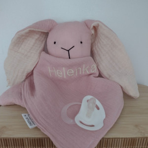 różowy króliczkek dla dziewczynki, muślinowa pieluszka, personalizowany prezent dla noworodka z imieniem