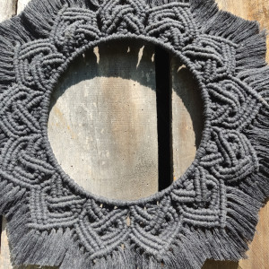 Makramowa mandala w stylu Boho w kolorze czarnym