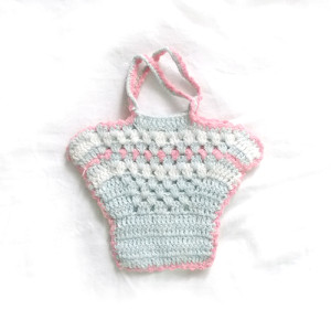 pastelowa dekoracja do kuchni, włóczkowy koszyczek, miękka zabawka dla dziewczynki, zabawka z włóczki