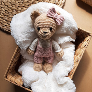 Miś dla dziewczynki wykonany na szydełku