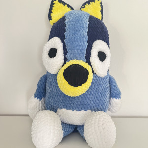 Maskotka miś Bluey amigurumi na szydełku