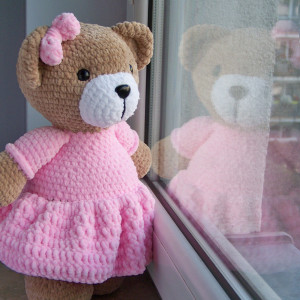 Szydełkowy miś w różowej sukience (na zamówienie)