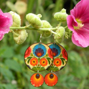 Folkowe kolczyki do letniej sukienki w ludowe łowickie kwiaty, pomarańczowe niebieskie