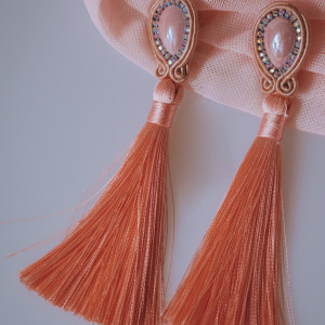 Łososiowe kolczyki z chwostami