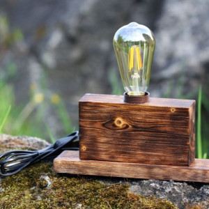 Stylowa drewniana lampka nocna z drewna świerkowego, rustykalna lampa stołowa