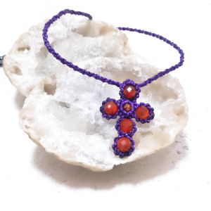 Krzyżyk z Granatu i Agatu naszyjnik regulowany kamienie naturalne makrama