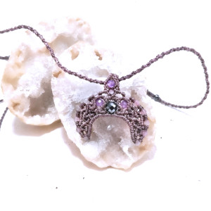 LUNULA Słowiański Księżyc Hematyt Ametyst Turmalin w makramie DelfinaDolls