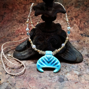 LUNULA turkusowa porcelanowa z kamieniami naturalnymi w makramie słowiański księżyc  Delfina Dolls