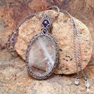 Lustro naszyjnik pleciony, kryształ górski fluoryt w makramie Delfina Dolls