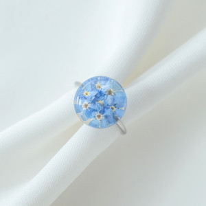 Pierścionek ze wzorem serotoniny i niezapominajką