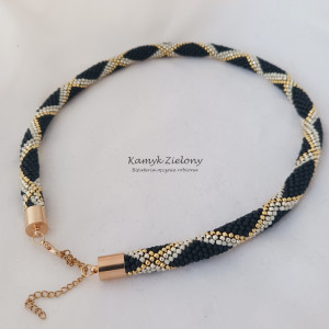 Naszyjnik w złoto-srebrną kratkę