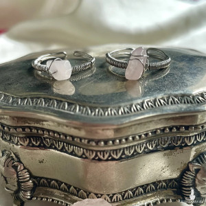 pierścionek regulowany KWARC RÓŻOWY stal chirurgiczna (opis)