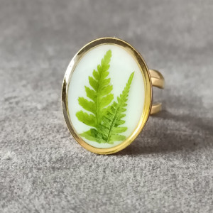 Duży pierścionek z paprotkami