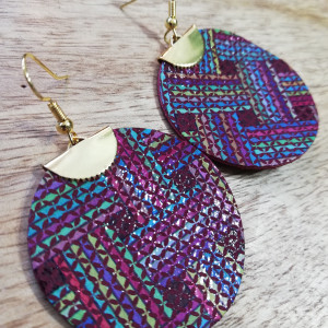 Kolczyki z włoskiej skóry oraz stali chirurgicznej koła