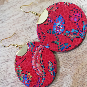 Kolczyki z włoskiej skóry oraz stali chirurgicznej koła