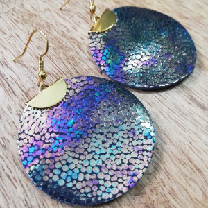 Kolczyki z włoskiej skóry oraz stali chirurgicznej koła