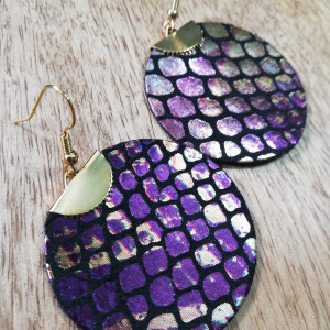 Kolczyki z włoskiej skóry oraz stali chirurgicznej koła