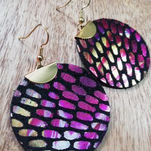 Kolczyki z włoskiej skóry oraz stali chirurgicznej koła