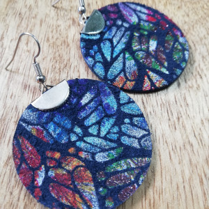 Kolczyki z włoskiej skóry oraz stali chirurgicznej koła