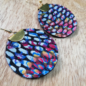 Kolczyki z włoskiej skóry oraz stali chirurgicznej koła