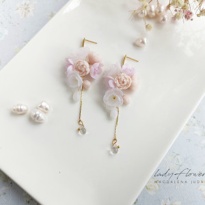 Eleganckie kolczyki z pastelowymi kwiatuszkami