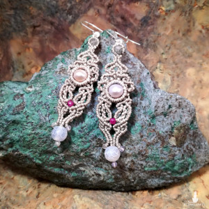 Dama Kier misterne ażurowe kolczyki ecri z Agatem Perłą Rubinem w makramie bigle srebro 925 Delfina Dolls