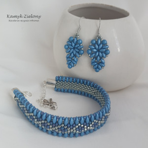 Komplet biżuterii w satynowym, niebieskim kolorze