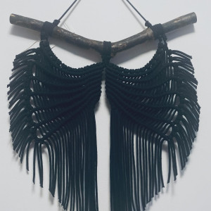 Skrzydła czarne, makrama, ozdoba na ścianę