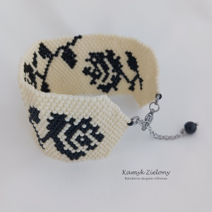 Bransoletka kremowo-czarna w róże