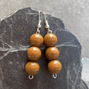 kolczyki korale drewniane brązowe