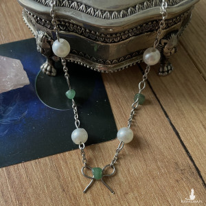 kokardkowy naszyjnik z zielonym awenturynem i perełkami