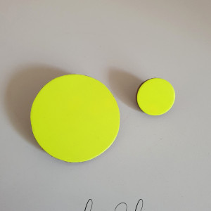 Asymetryczne urocze kolczyki koła kółka neon żółty skóra naturalna
