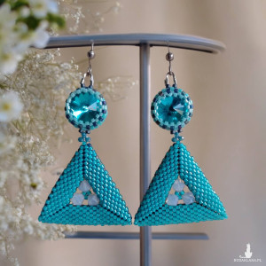 Kolczyki trójkąty niebieskie z kryształem Svarowski