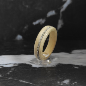 Pierścionek z Klonu ozdobiony Srebrnym Brokatem