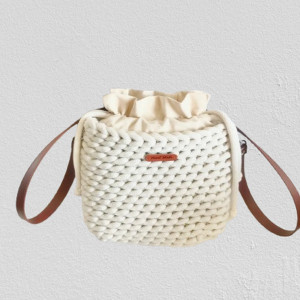 Mała damska torba na ramię, mała torebka, kolor ecru.