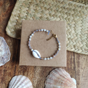 Bransoletka z minerałów i muszelką Kauri