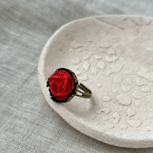 Pierścionek czerwona róża
