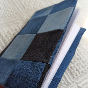 Jeansowa okładka na zeszyt w kratkę